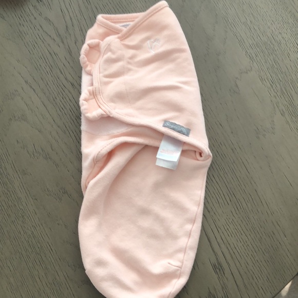 Slight discoloration around neck opening, baby swaddles. - Picture 3 of 6